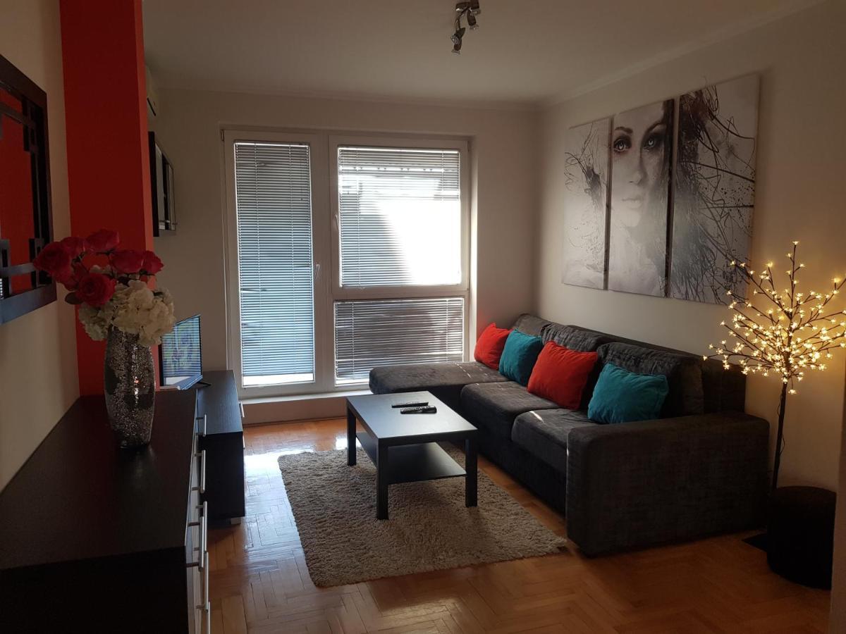 Rajiceva 5- Apartman Sa Prostranom Terasom I Garaznim Mestom Kragujevac Exterior foto